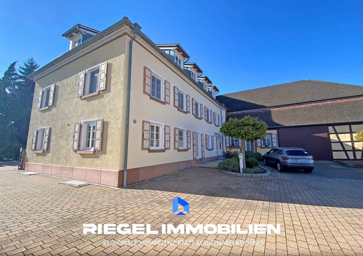 Gepflegte 2 Zimmer Mietwohnung in Denkmalgeschütztem Haus mit PKW-Stellplatz