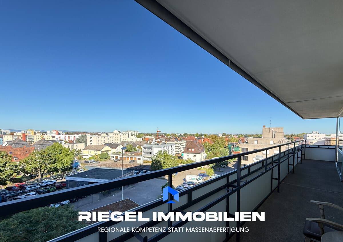 Geräumige 2 Zimmer-Wohnung mit Loggia, Aufzug in gefragter Lage