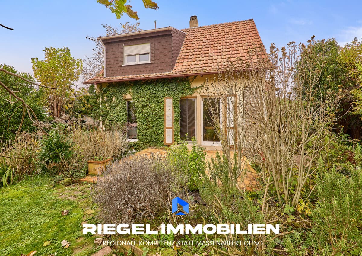 Charaktervolles Juwel: Freistehendes Haus mit viel Privatsphäre und Dachterrasse, Römerberg