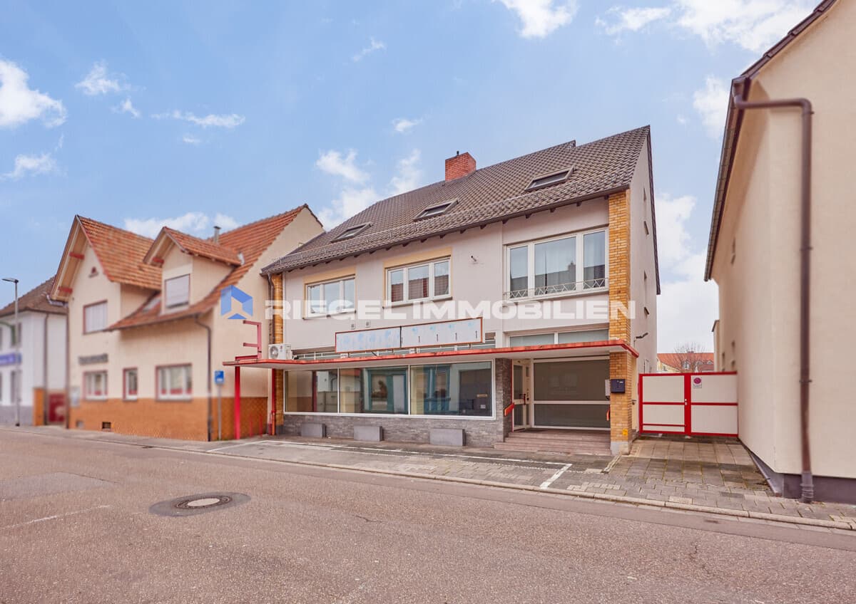 Attraktives Wohn & Geschäftshaus mit 4 Garagen & einem 1.230m² großen Grundstück, Schifferstadt
