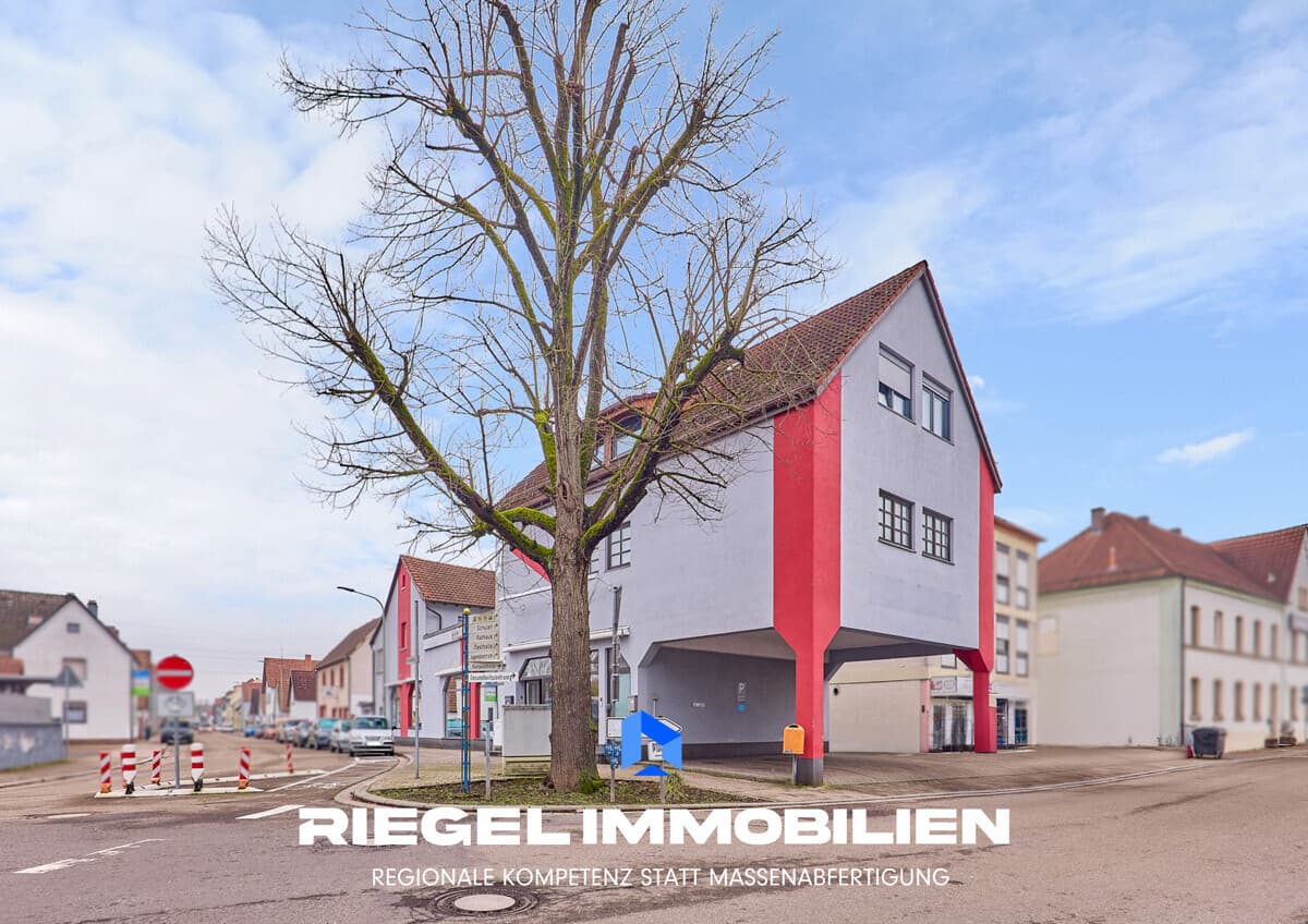 Wohn- und Geschäftshaus in frequentierter Lage mit angrenzendem Nachbargebäude, Wörth am Rhein