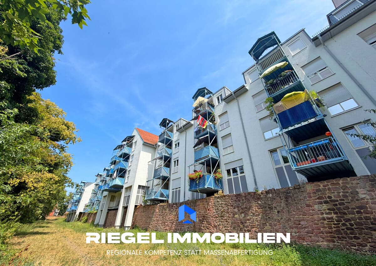 Innenstadt, Attraktive Wohnung mit 2 Balkonen und Doppelparker-Stellplatz, Speyer
