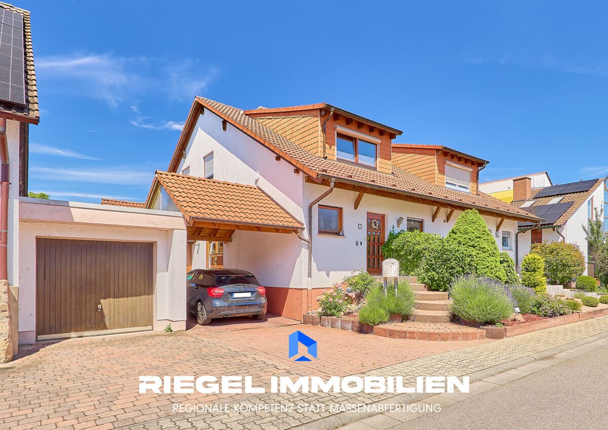 Familienfreundliche DHH mit Wintergarten, FBHZ und großem Garten, Hanhofen