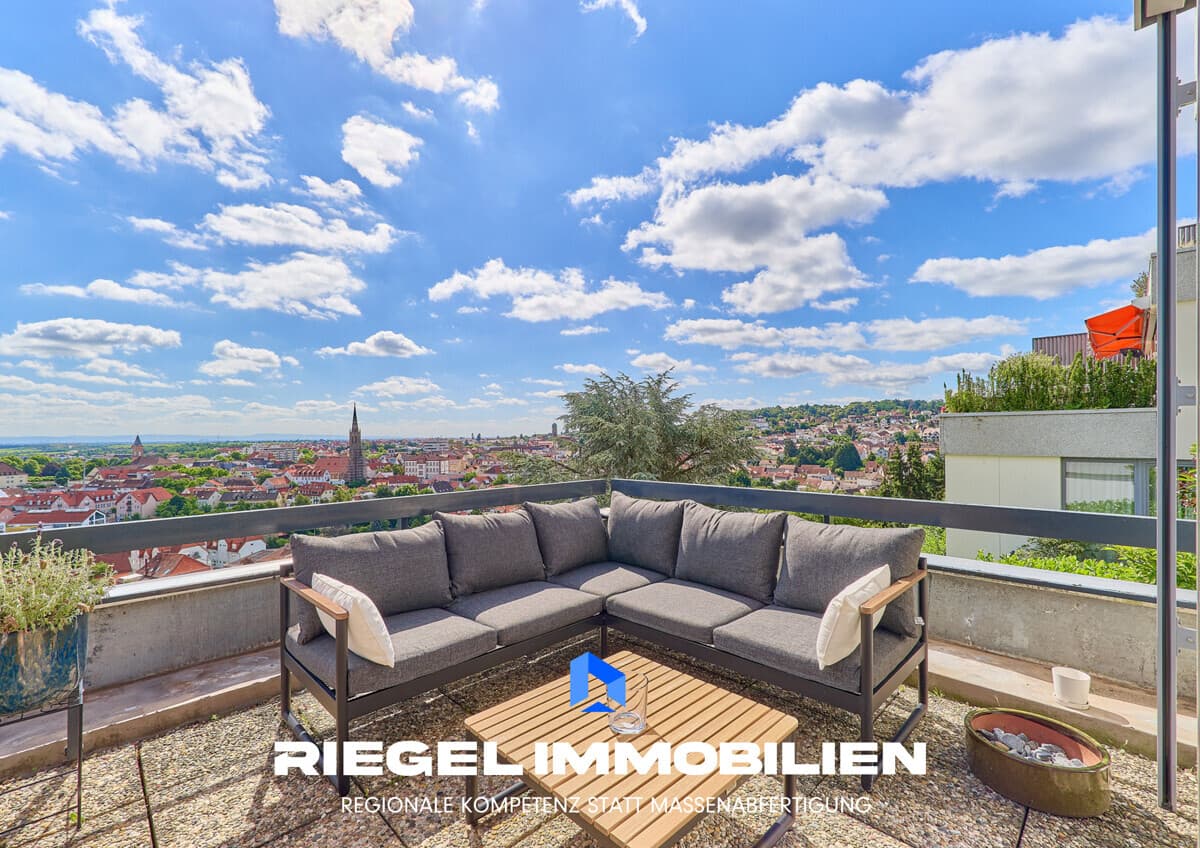 Wohnen mit Aussicht: Modernisierte Terrassenwohnung mit Garage, Bad Dürkheim