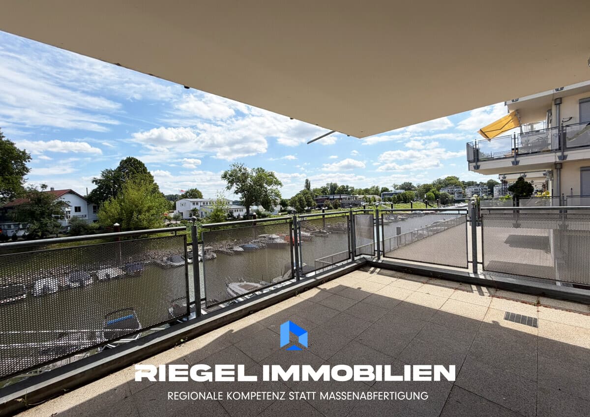 Rheinblick genießen – 4 Zimmerwohnung mit 2 Balkonen, Aufzug und Doppelgarage, Speyer
