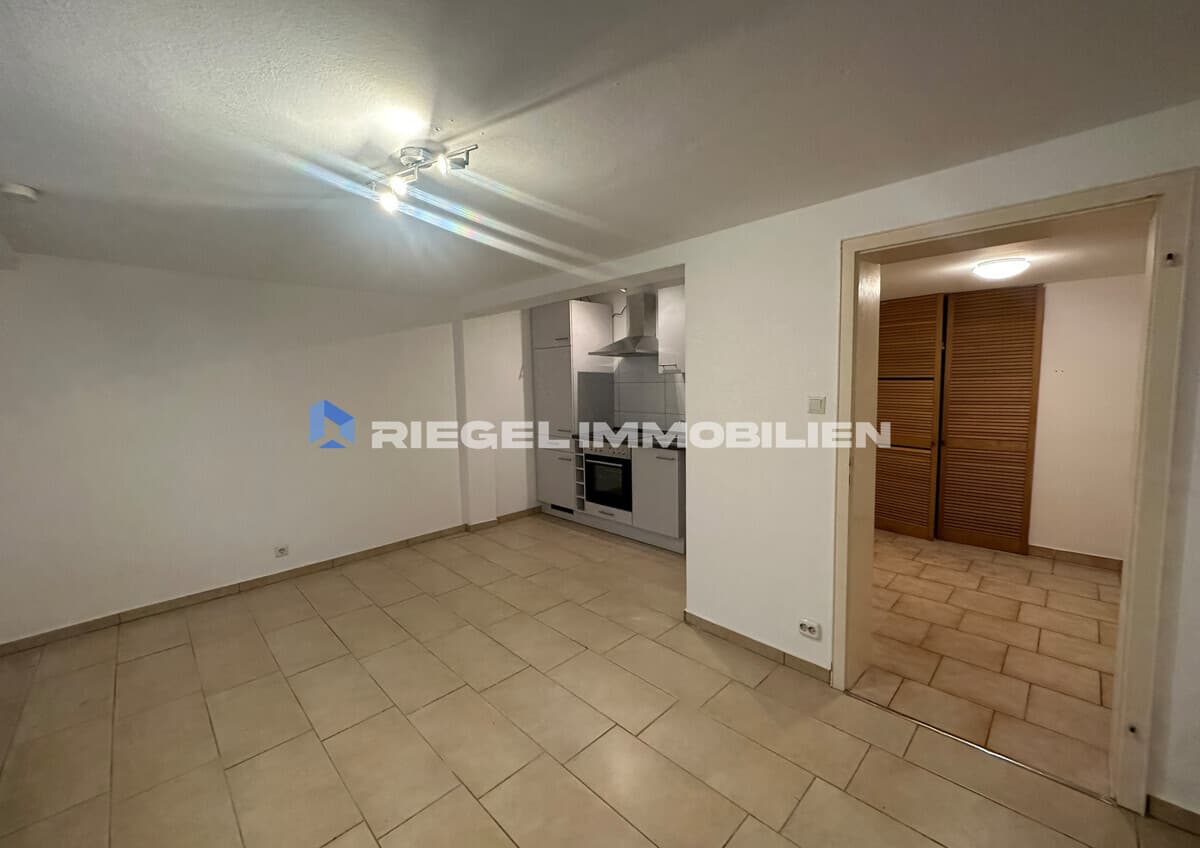 Gepflegte 1-Zimmer-Souterrainwohnung mit Einbauküche in Mannheim-Wallstadt, Mannheim